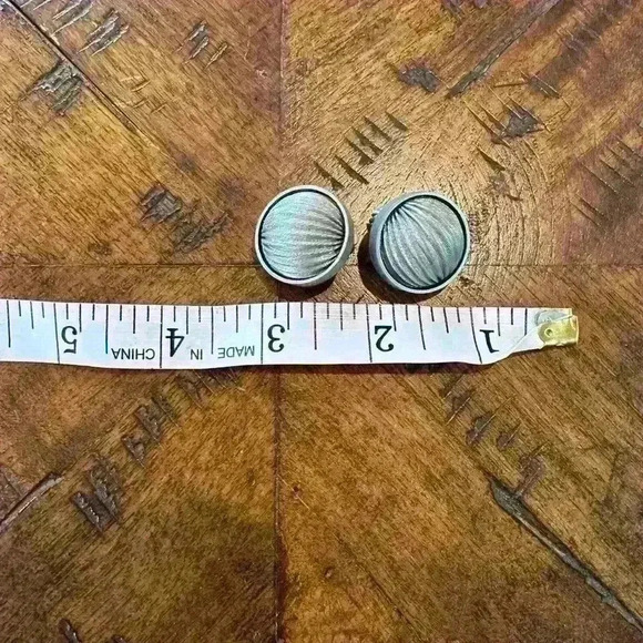 Vintage Silver Clip On Earrings - Picture 3 of 3